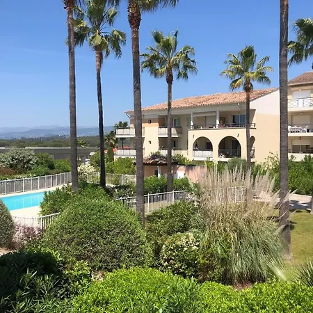 50m With Balcony In A With Pool Apartment Le Cannet